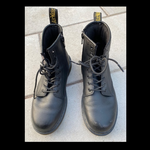 Dr. Martens - Air Wair With Soles Bouncing